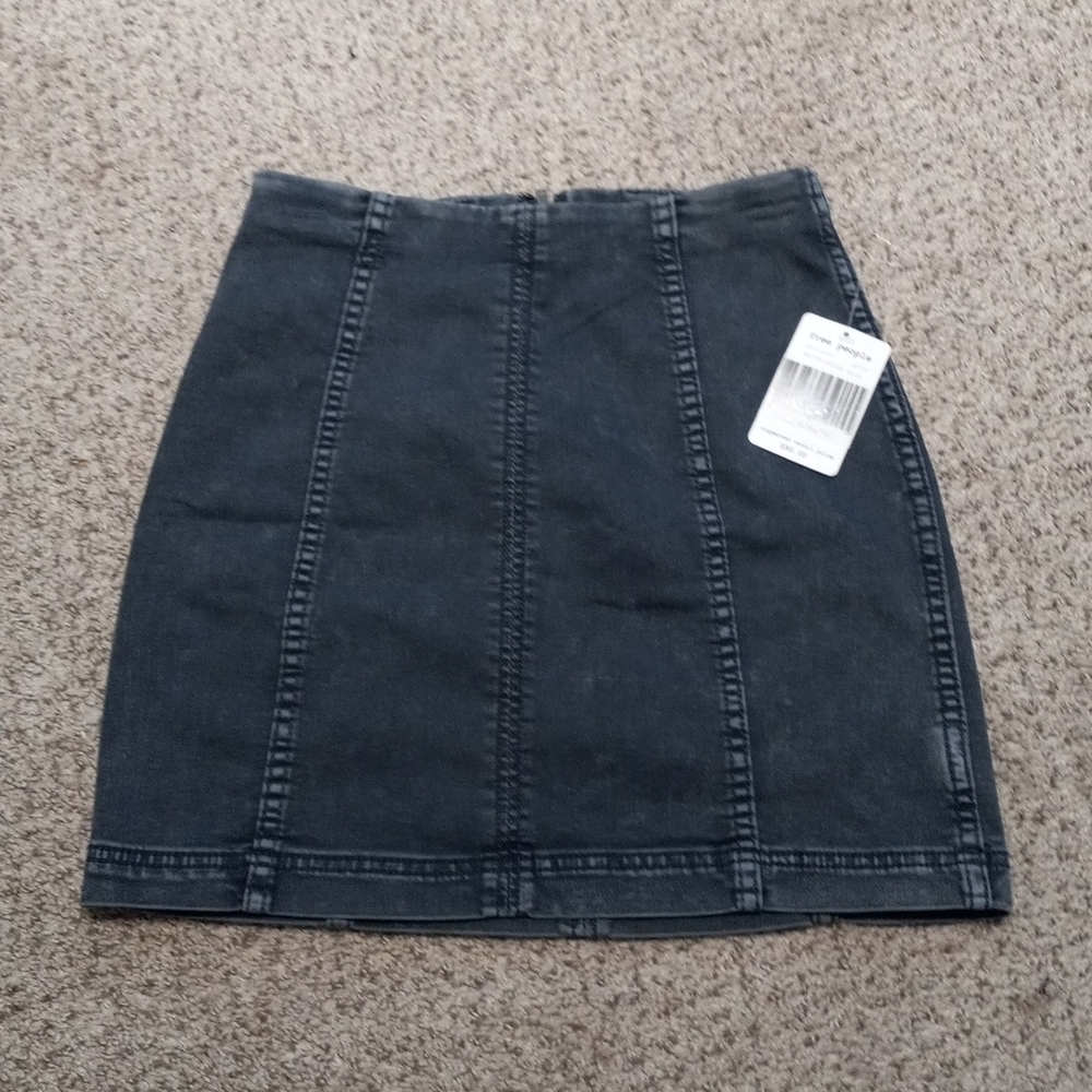 NWT FREE PEOPLE westminster blue vintage wear jean skirt, size 4, $50.00